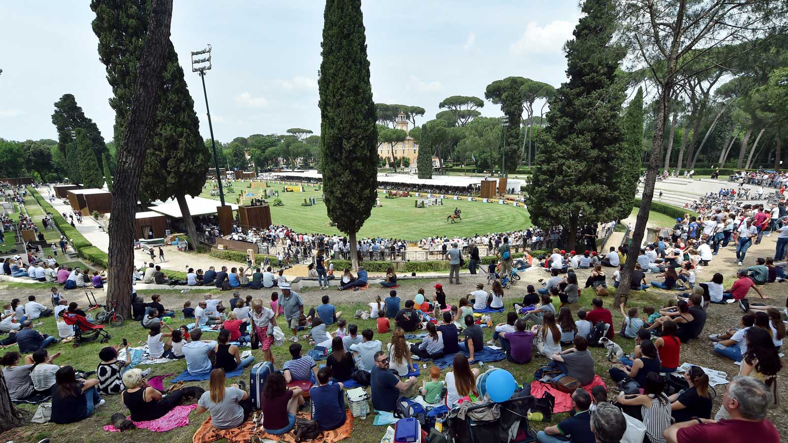 images/2019/Panoramica-Pubblico_27052018_Simone-Ferraro-CONI_WEB.jpg