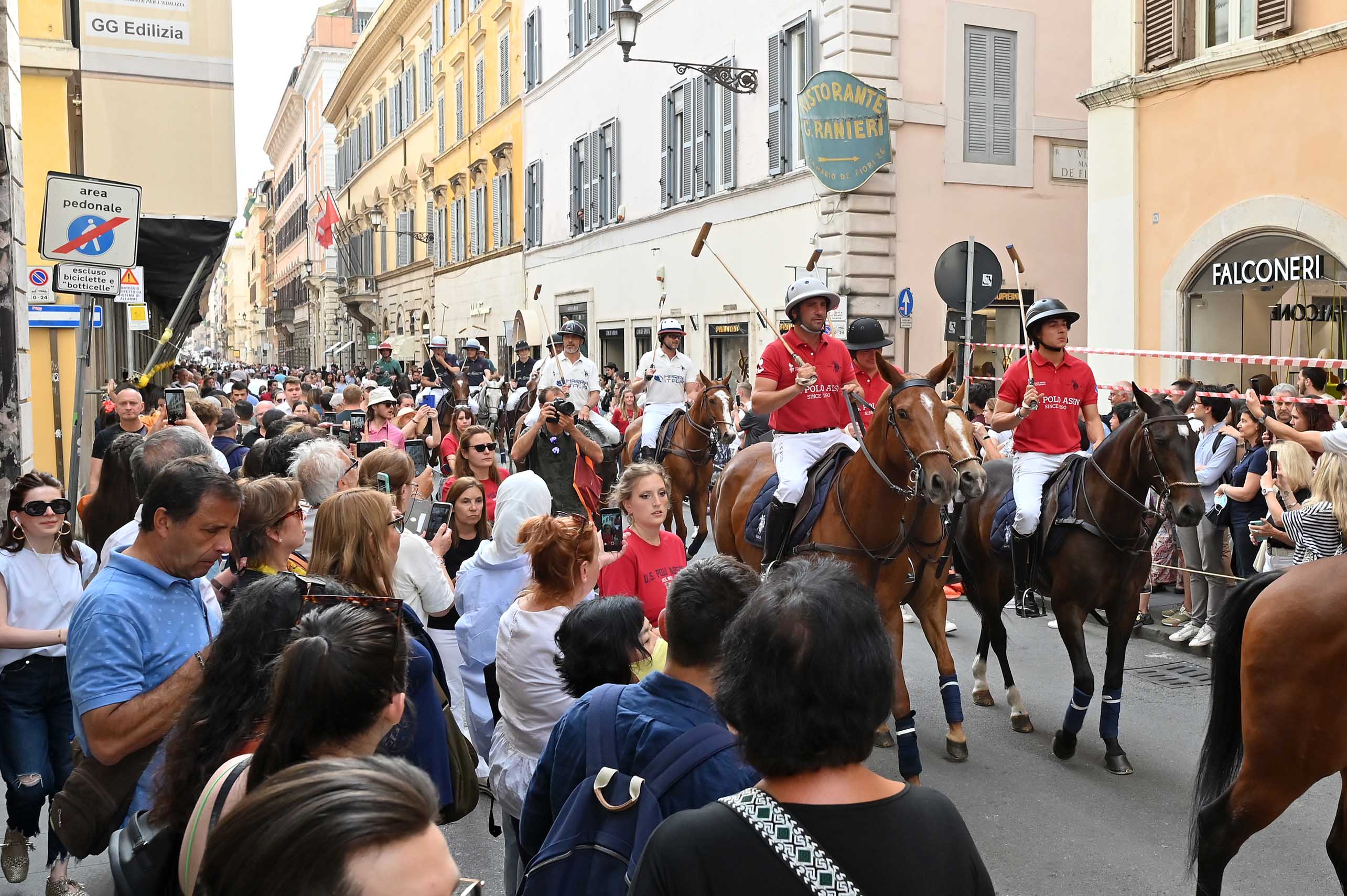 images/2022/Sfilata_Polo_foto_Simone_Ferraro_-_Sport_e_Salute_SFZ_2692.jpg