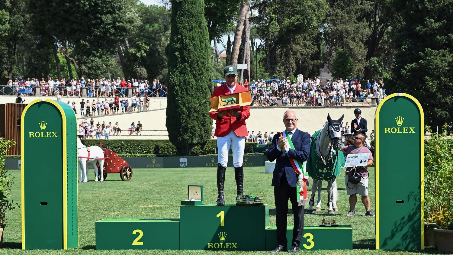 Piazza di Siena, Gualtieri: “Modello unico per lo sport e per la città e che emozione per il trionfo di Bucci”