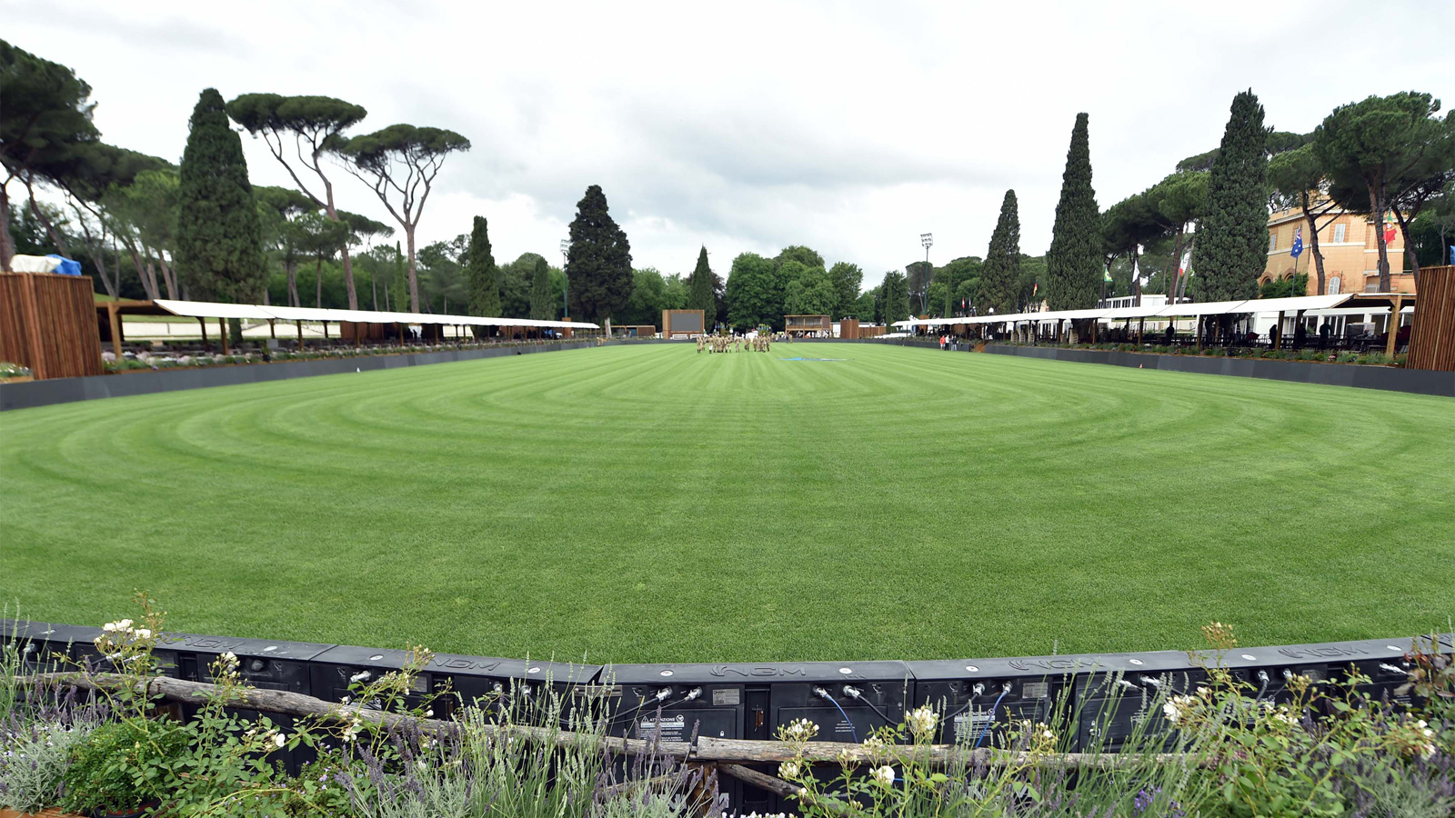 images/Piazza-di-Siena_PhSimoneFerraro-Coni.jpg