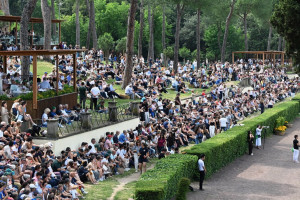 folla a piazza di siena maggio   foto mezzelani  gmt234