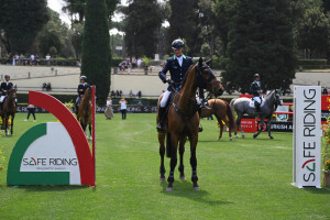 prize giving pin
