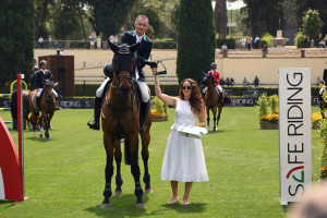 prize giving pin