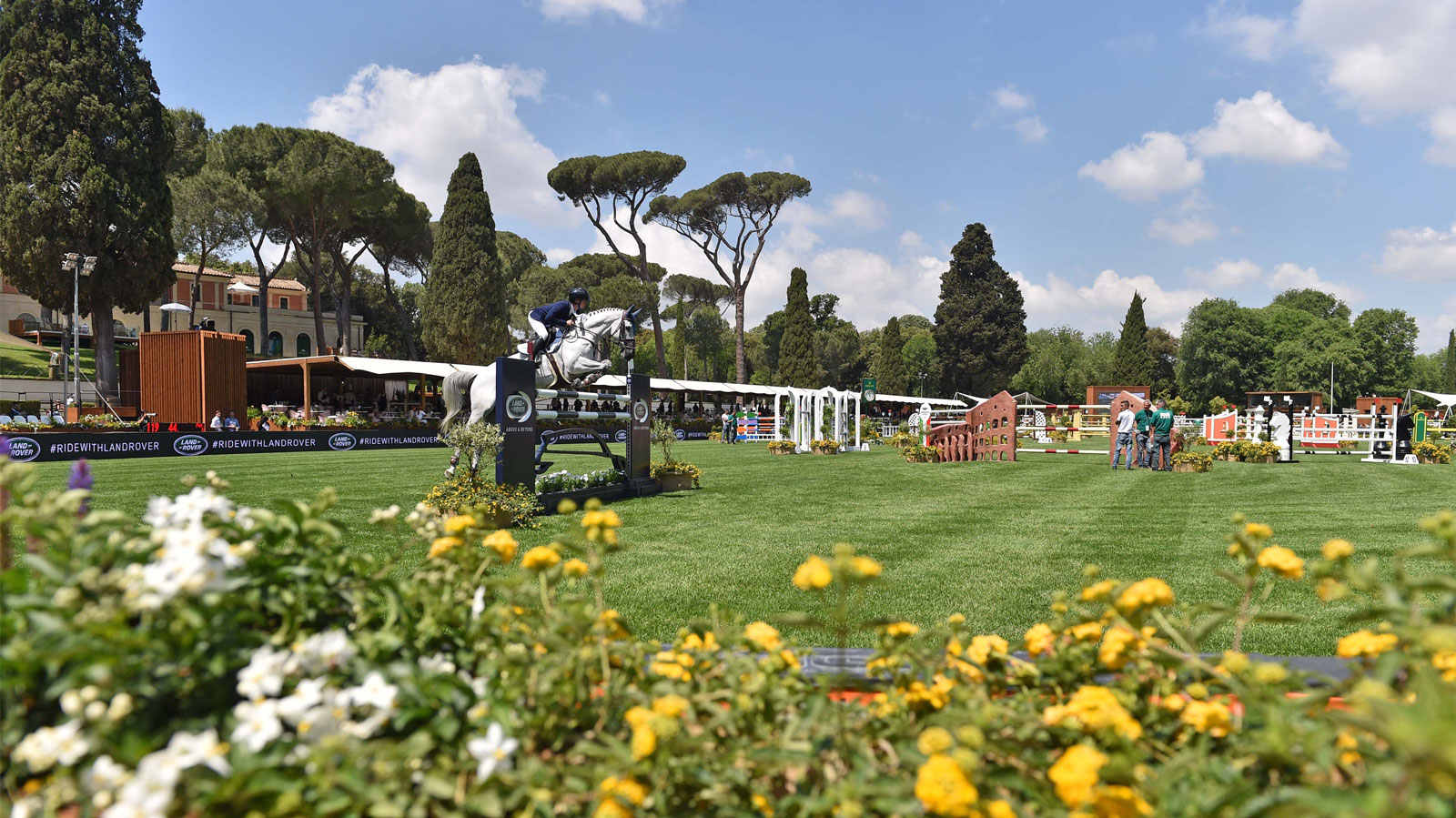 images/news_piazza_siena/2019/Panoramica_Simone-Ferraro-SFE_8177-copia.jpg